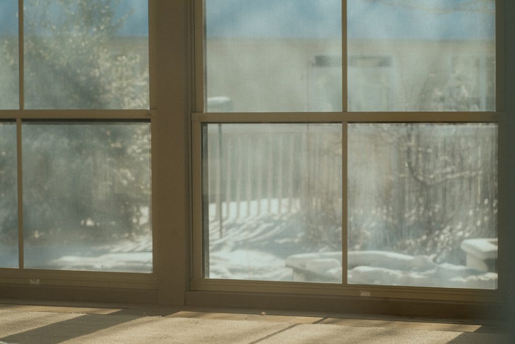 Genieten van extra ruimte met een houten overkapping aan huis